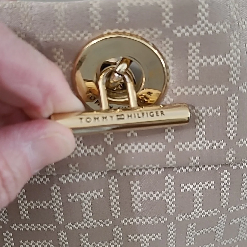 Tommy Hilfiger Cream and Tan Shoulder Bag with Gold Hardware